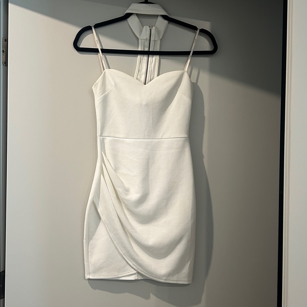 Elegant White Sleeveless Dress